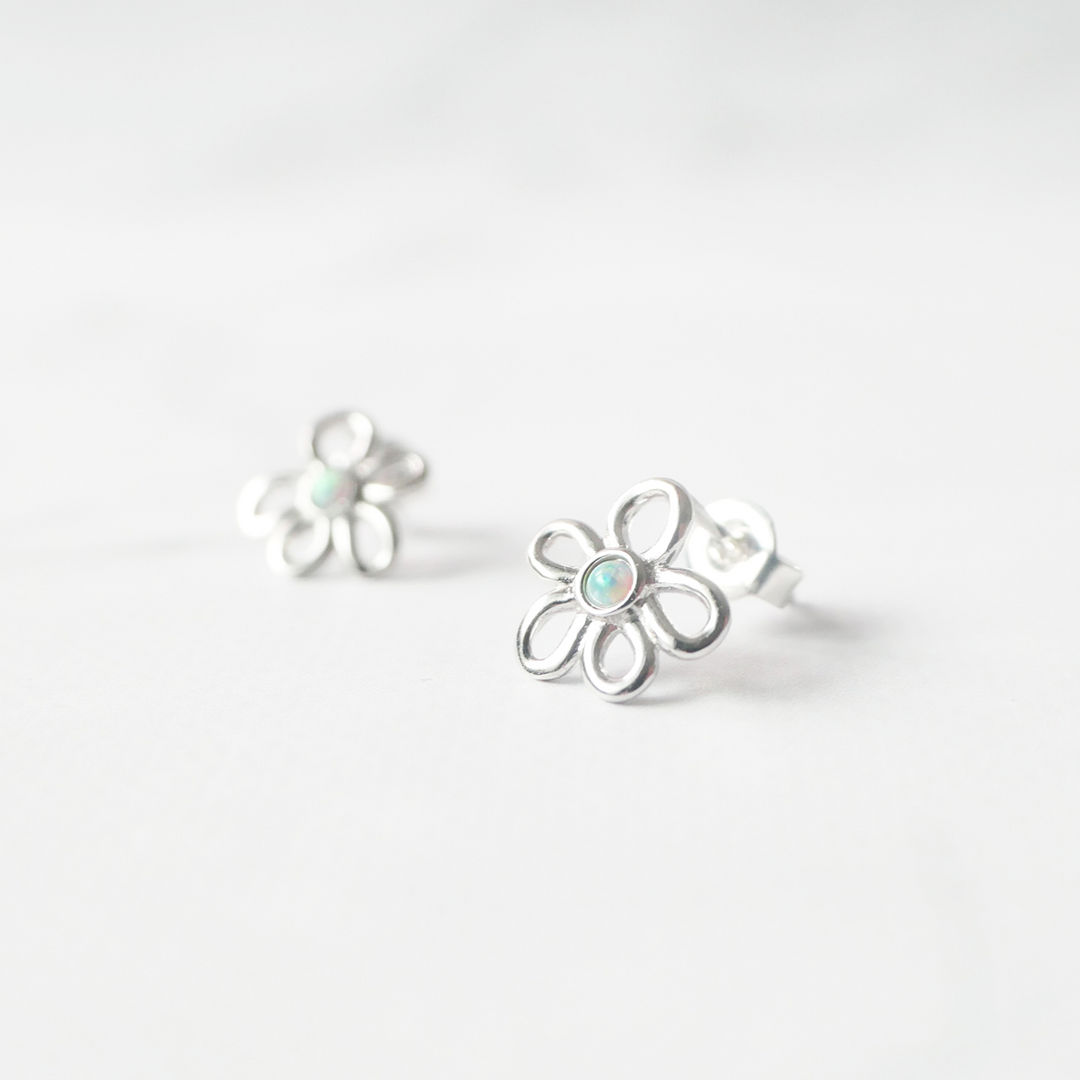 シルバー925は錆びる？変色・酸化の原因と正しいお手入れ方法 | SMUK