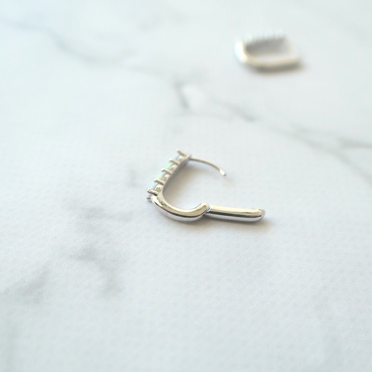 【SE250205】Sterling Silver Opal Huggie Earrings