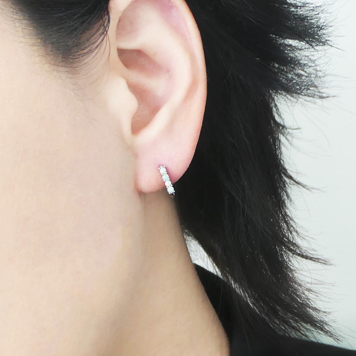 【SE250205】Sterling Silver Opal Huggie Earrings