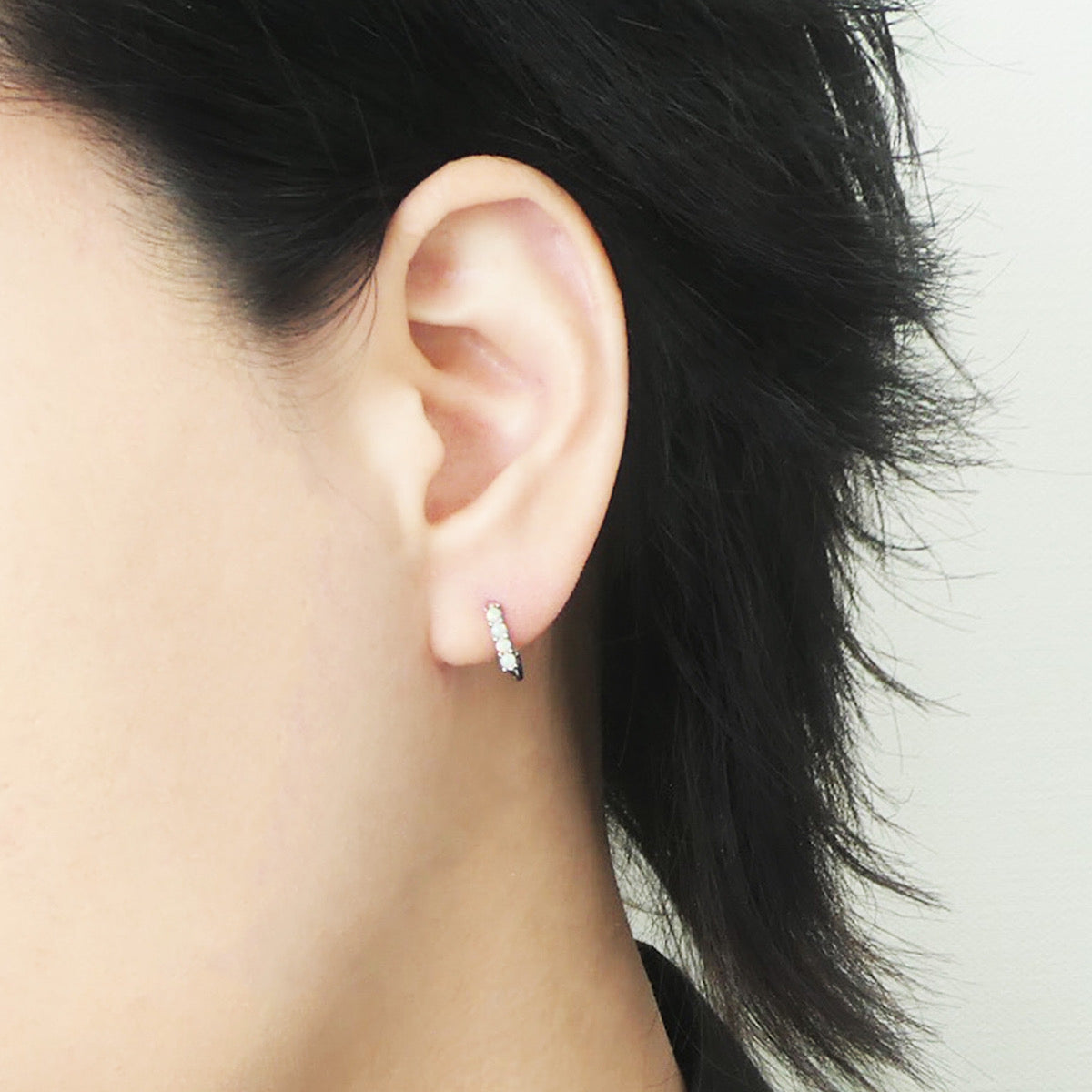 【SE250205】Sterling Silver Opal Huggie Earrings