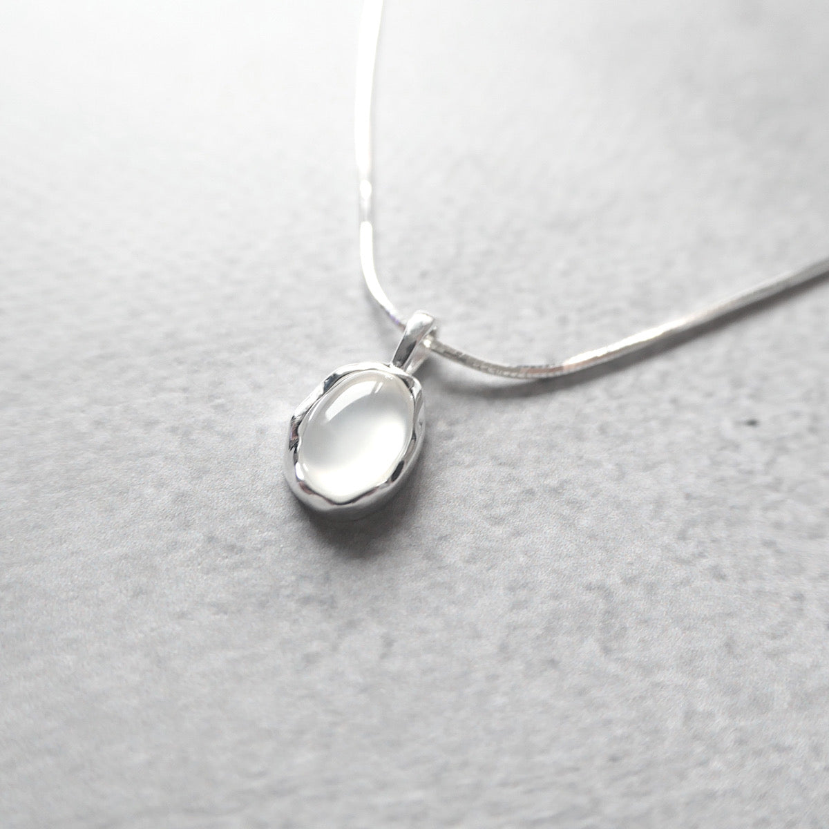 【SN240602】Sterling Silver Moonstone Pendant Necklace