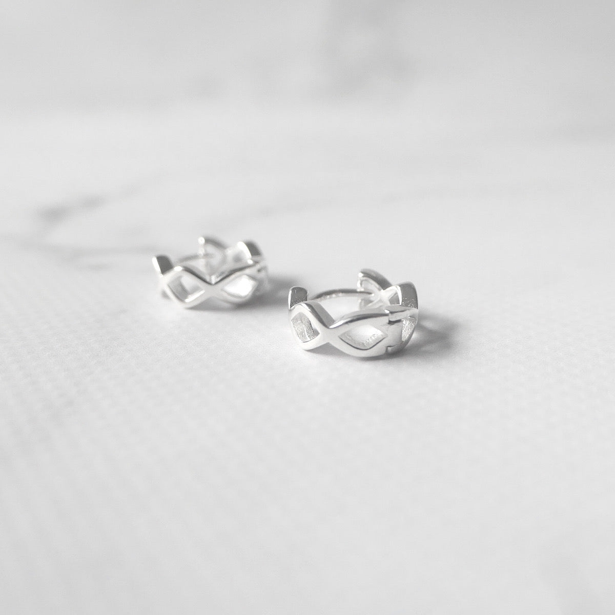 【SE240811】Sterling Silver Huggie Earrings