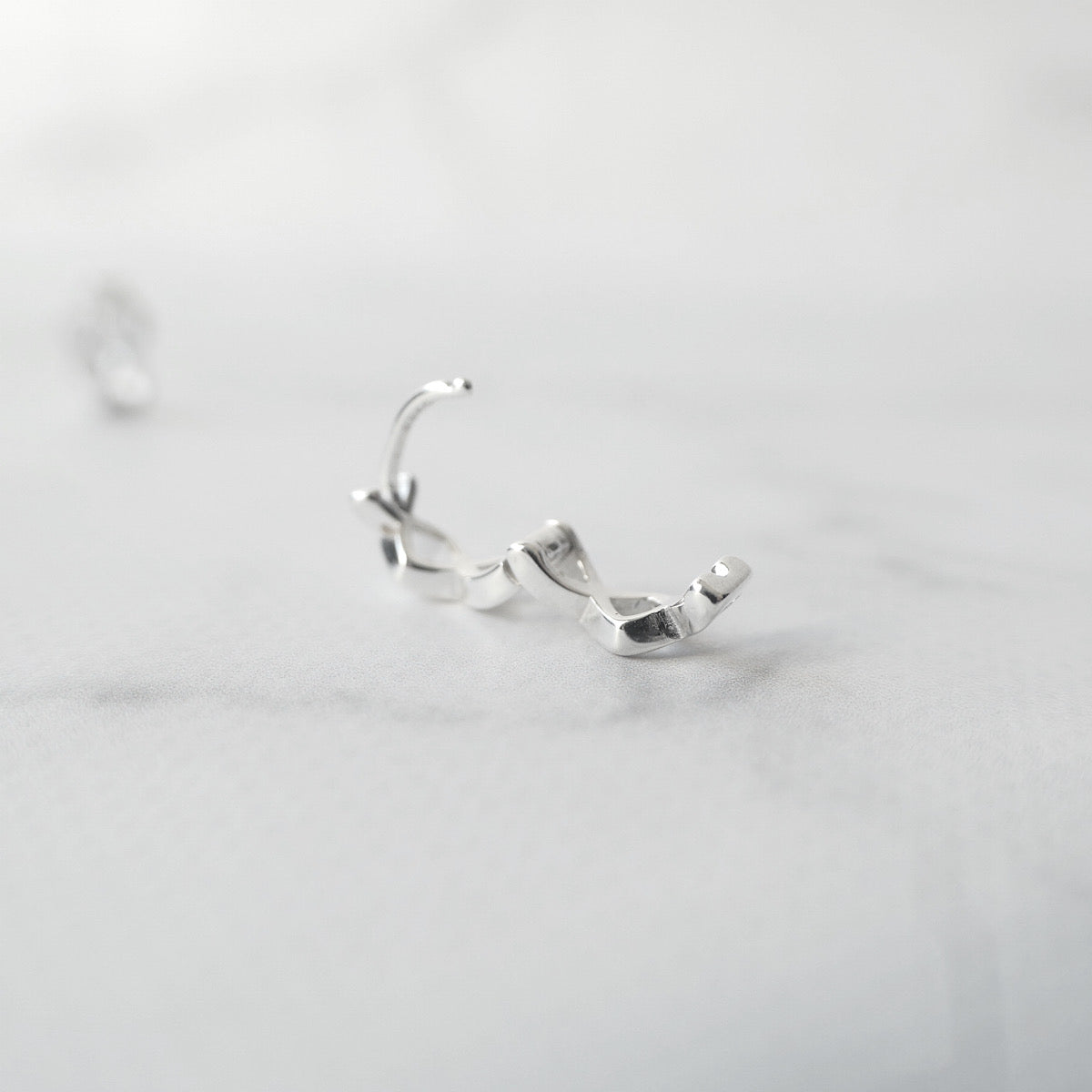 【SE240811】Sterling Silver Huggie Earrings