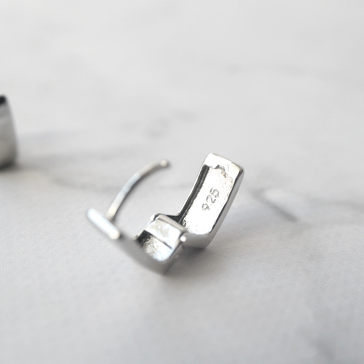 【SE230207】Sterling Silver Huggie Earrings
