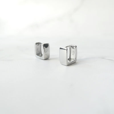 【SE230207】Sterling Silver Huggie Earrings
