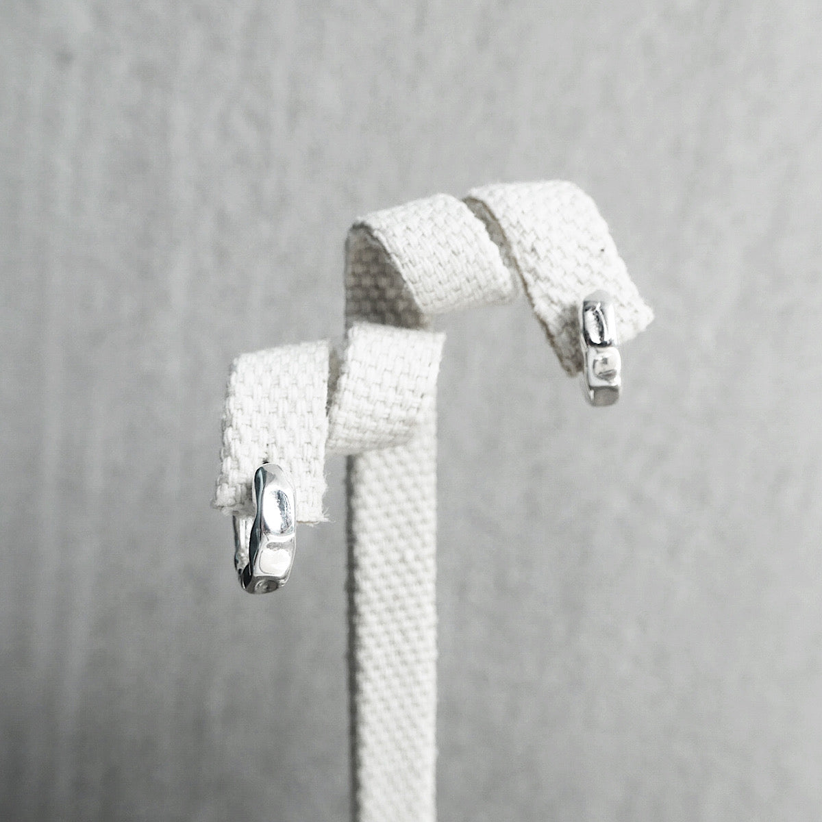 【SE230902】Sterling Silver Huggie Earrings