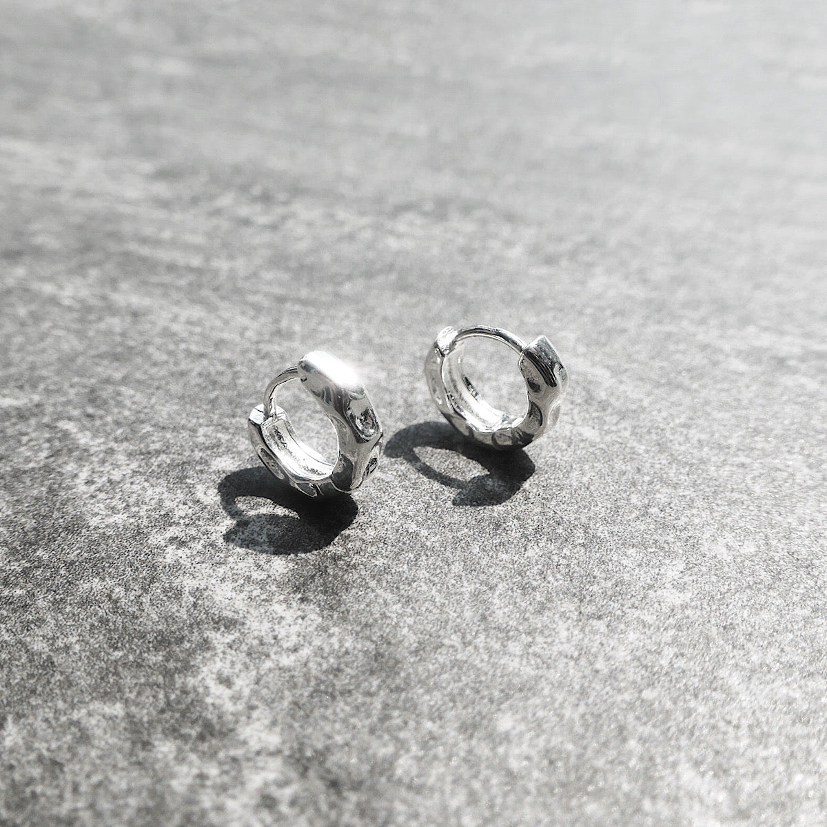 【SE230902】Sterling Silver Huggie Earrings