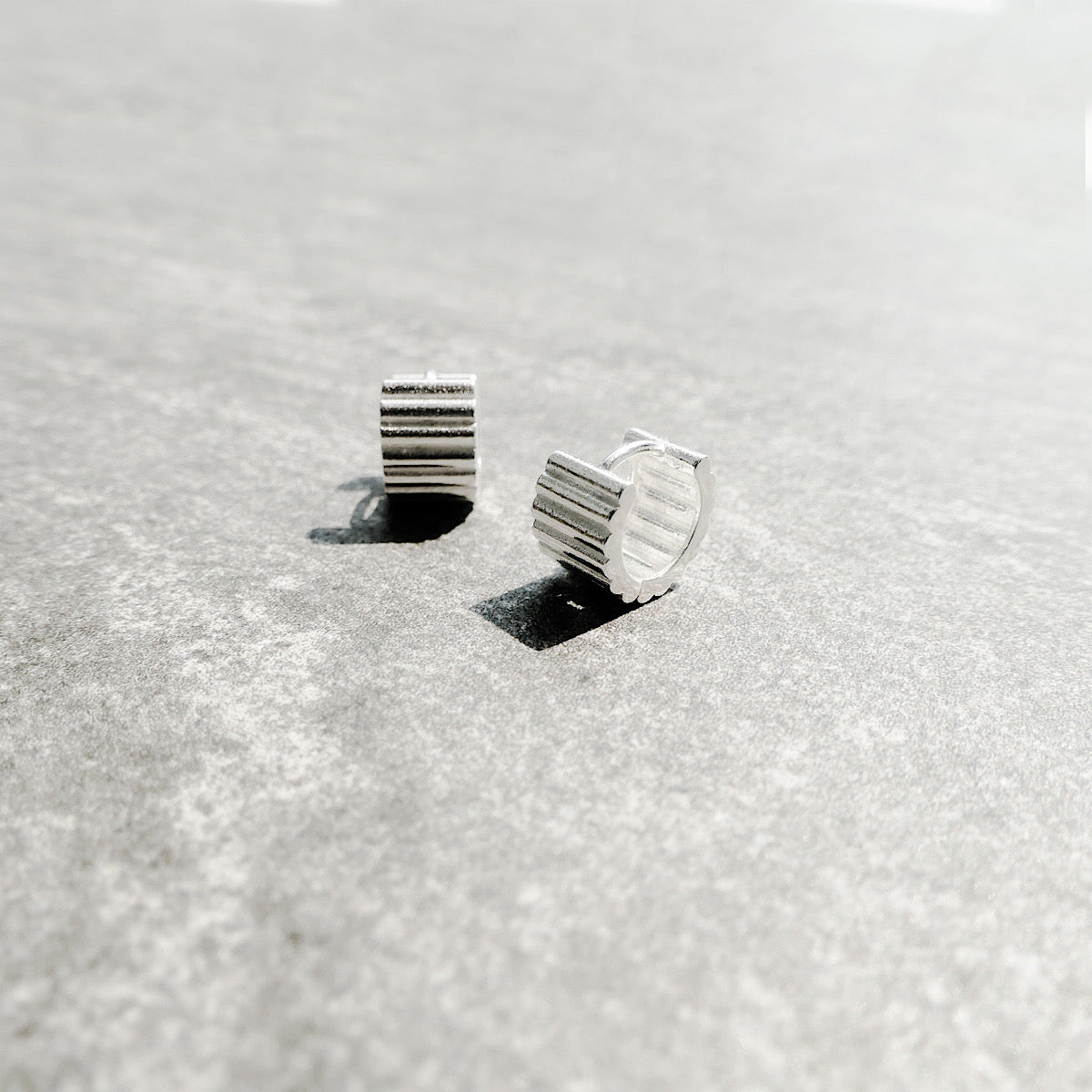 【SE230901】Sterling Silver Huggie Earrings