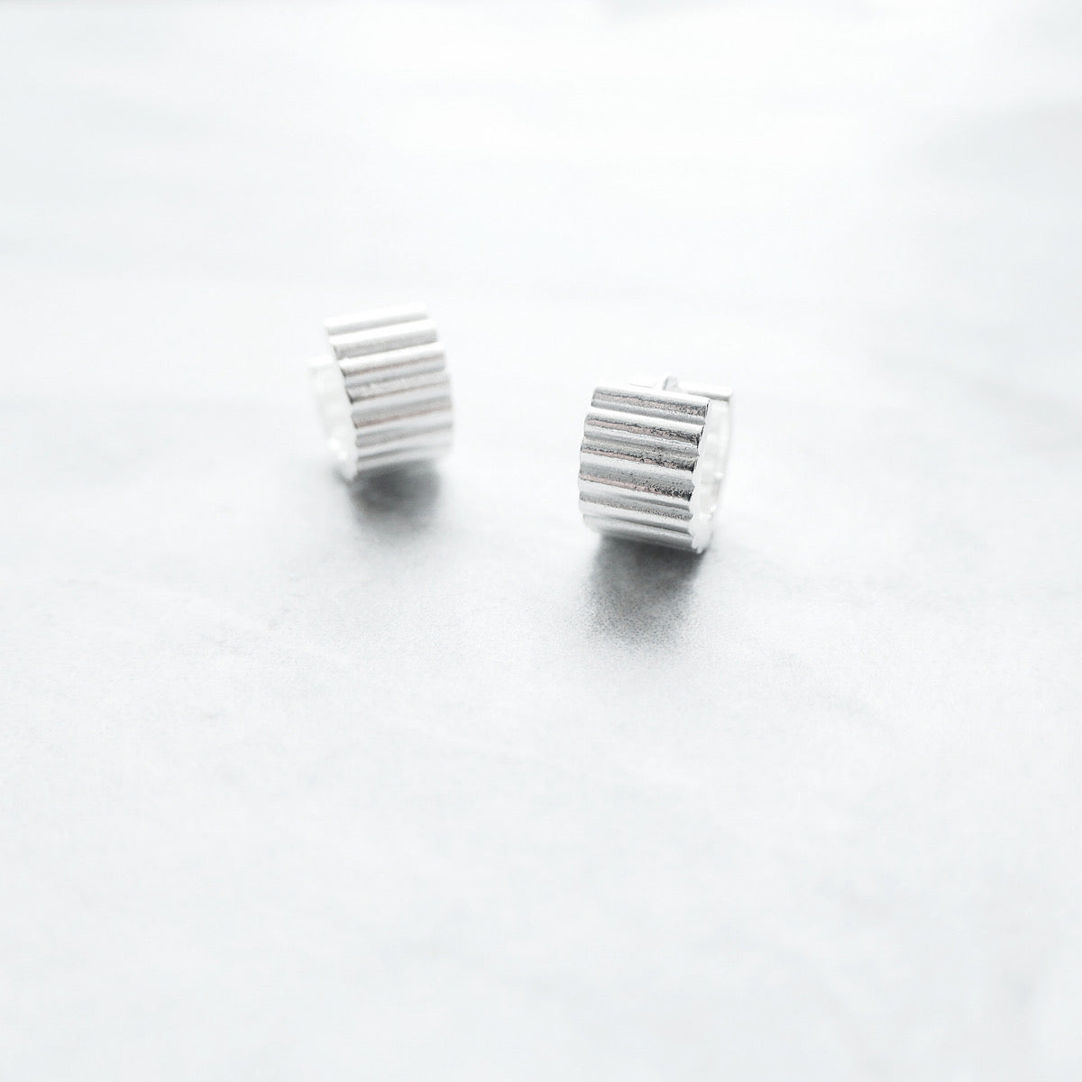 【SE230901】Sterling Silver Huggie Earrings