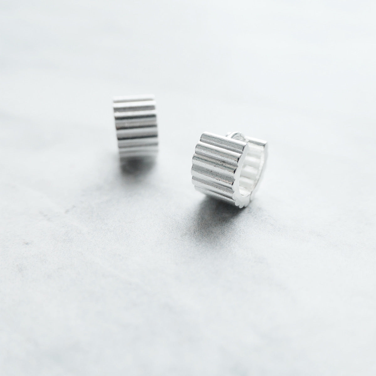 【SE230901】Sterling Silver Huggie Earrings