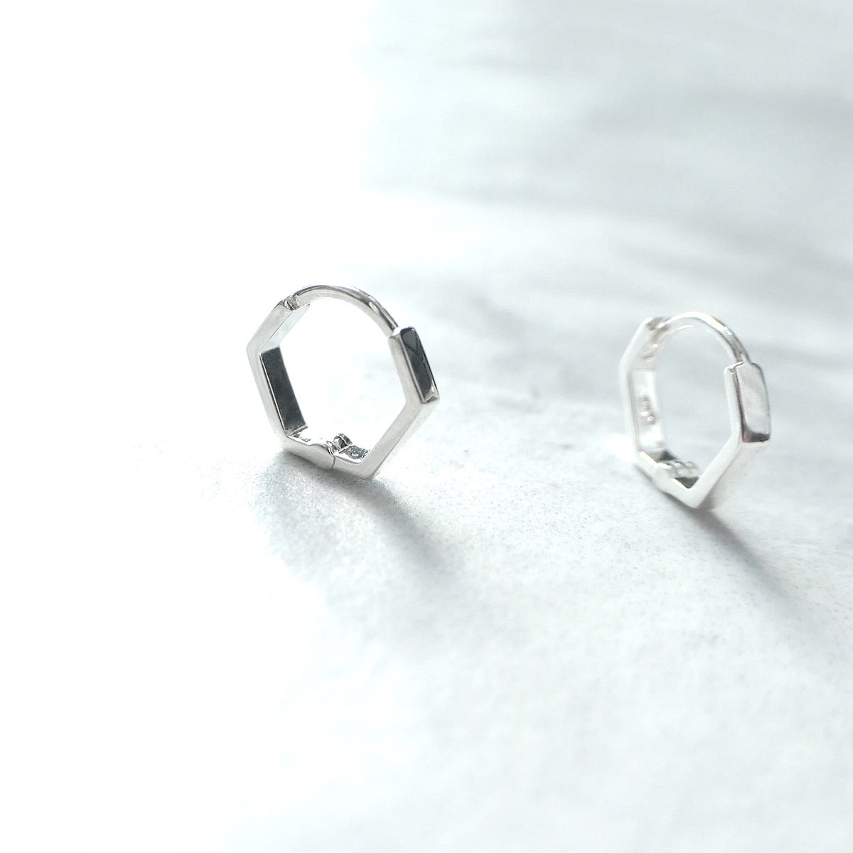 【SE231007】Sterling Silver Huggie Earrings