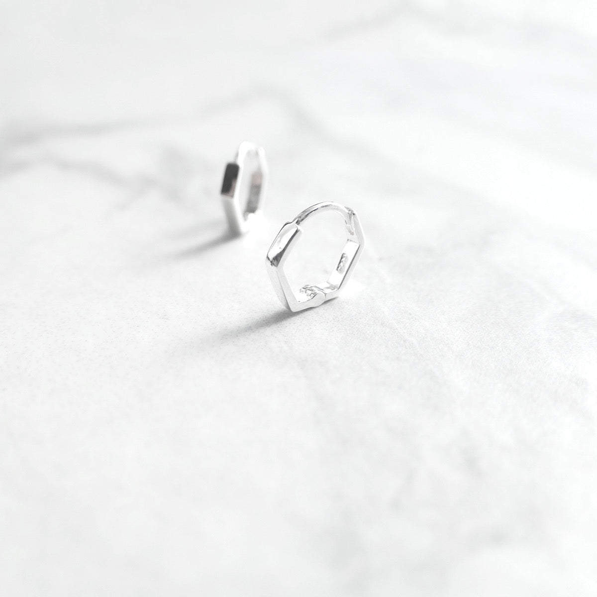 【SE231007】Sterling Silver Huggie Earrings