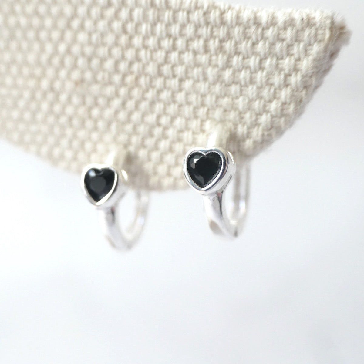 【Semi Precious Stone】Opal and Onyx Huggie Earrings Set of 2