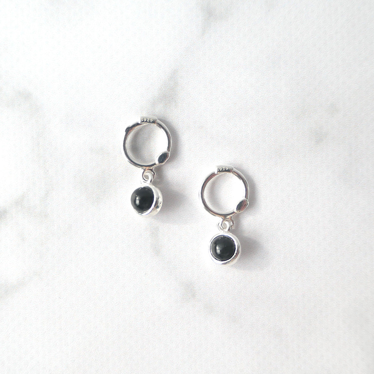 【SE250105】Sterling Silver Black Garnet Dangle Earrings