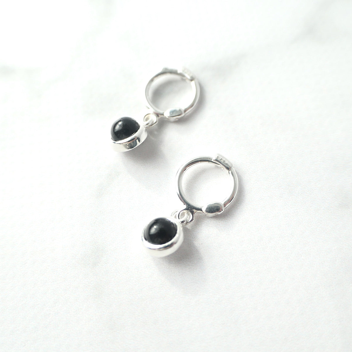 【SE250105】Sterling Silver Black Garnet Dangle Earrings