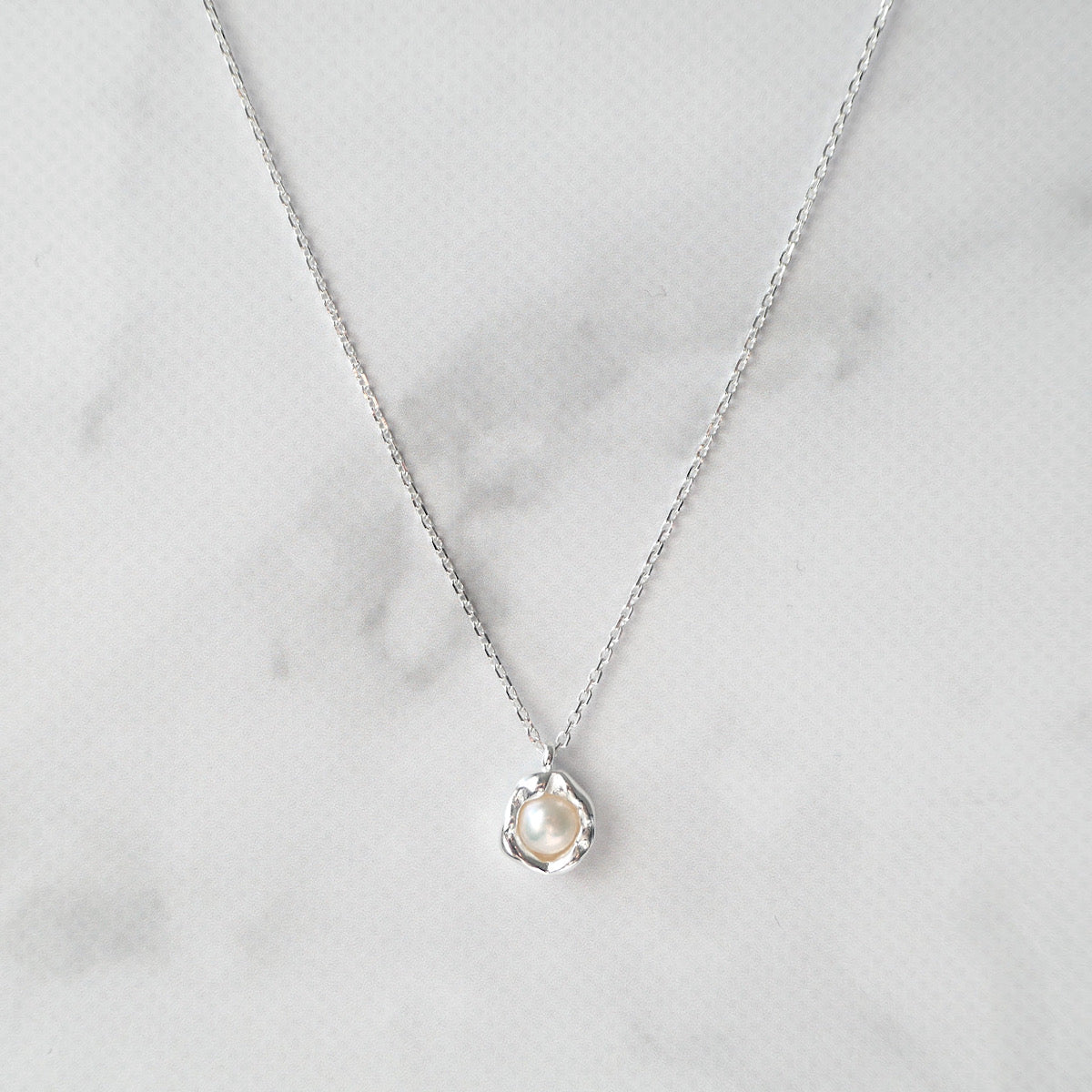 【SN250103】Sterling Silver Ribbon Pearl Pendant Necklace