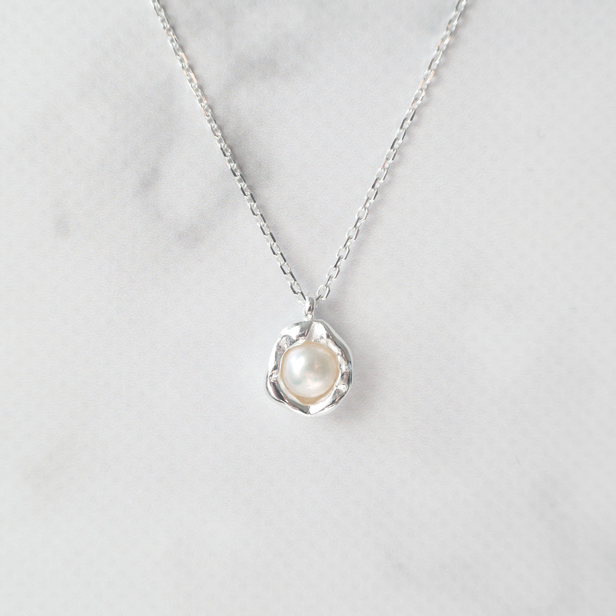 【SN250103】Sterling Silver Ribbon Pearl Pendant Necklace