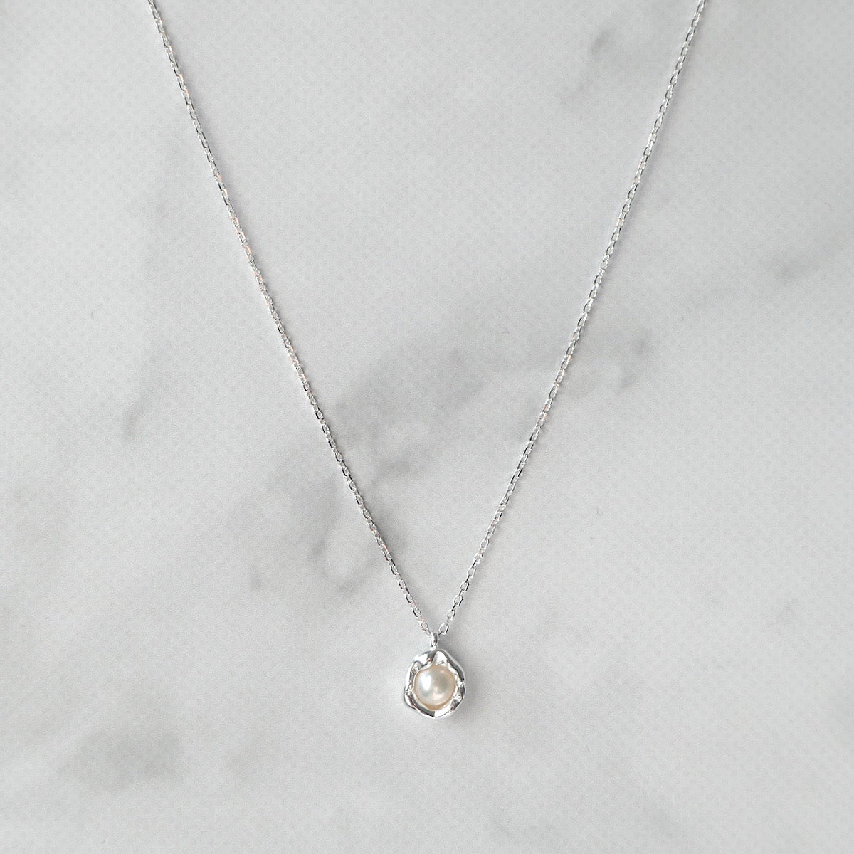 【SN250103】Sterling Silver Ribbon Pearl Pendant Necklace