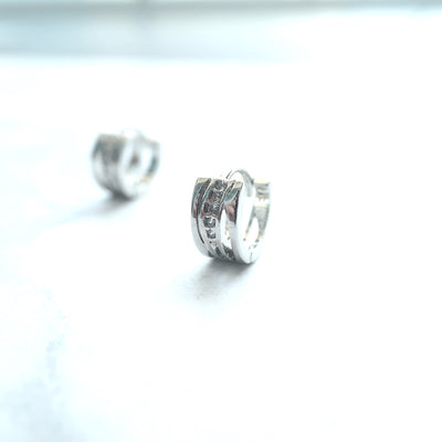 【SE230501】Sterling Silver Huggie Earrings
