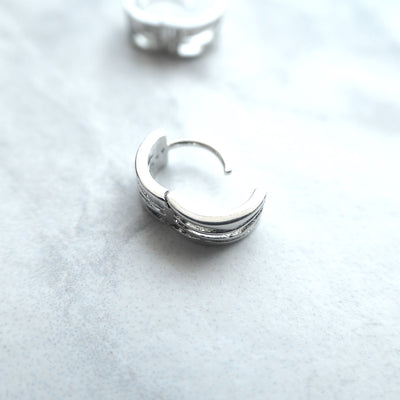 【SE230501】Sterling Silver Huggie Earrings
