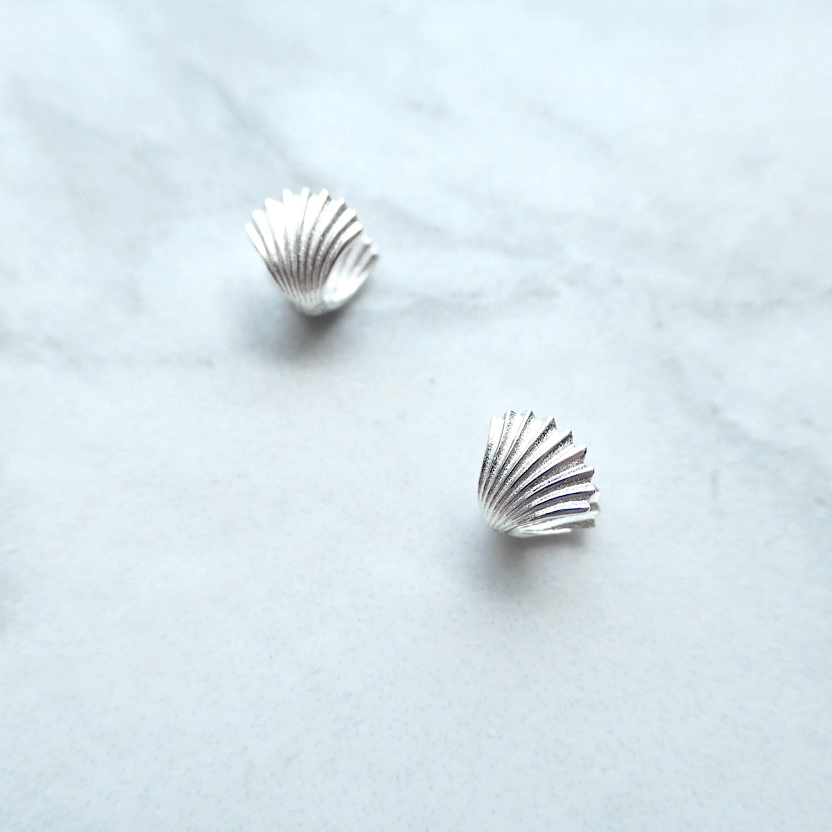 【SE230603】Sterling Silver Huggie Earrings
