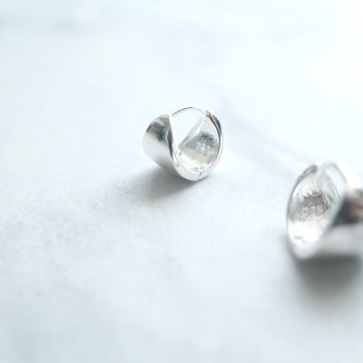 【SE230604】Sterling Silver Huggie Earrings
