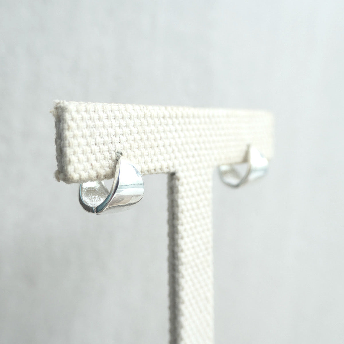 【SE230604】Sterling Silver Huggie Earrings
