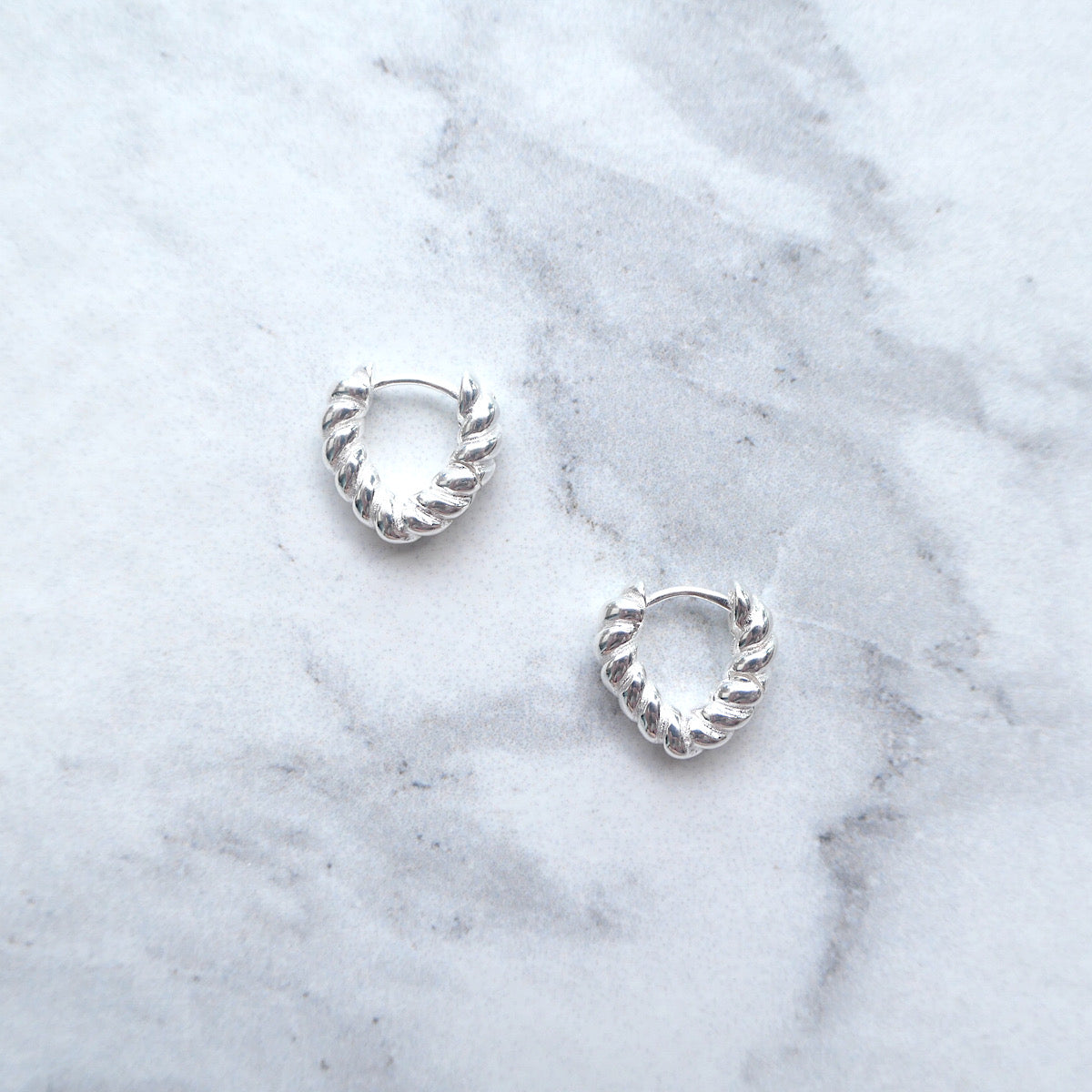 【SE230705】Sterling Silver Huggie Earrings
