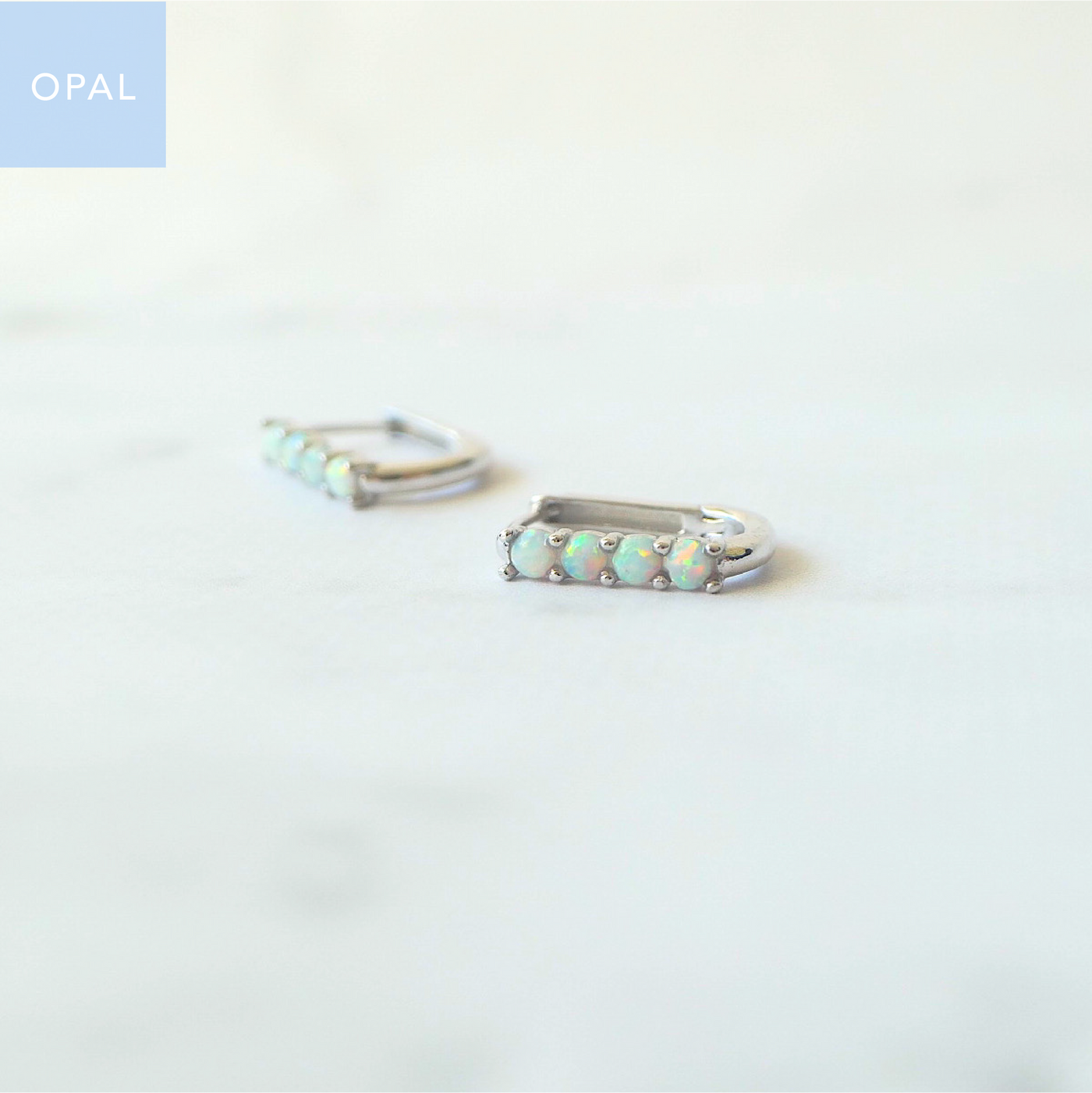 オパール ソリティア ネックレス & ハギー ピアス 2点セット（シルバー925／ロジウムプレーティング）