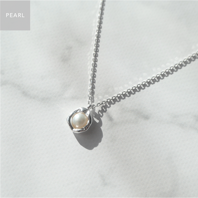 【SN250103】Sterling Silver Ribbon Pearl Pendant Necklace