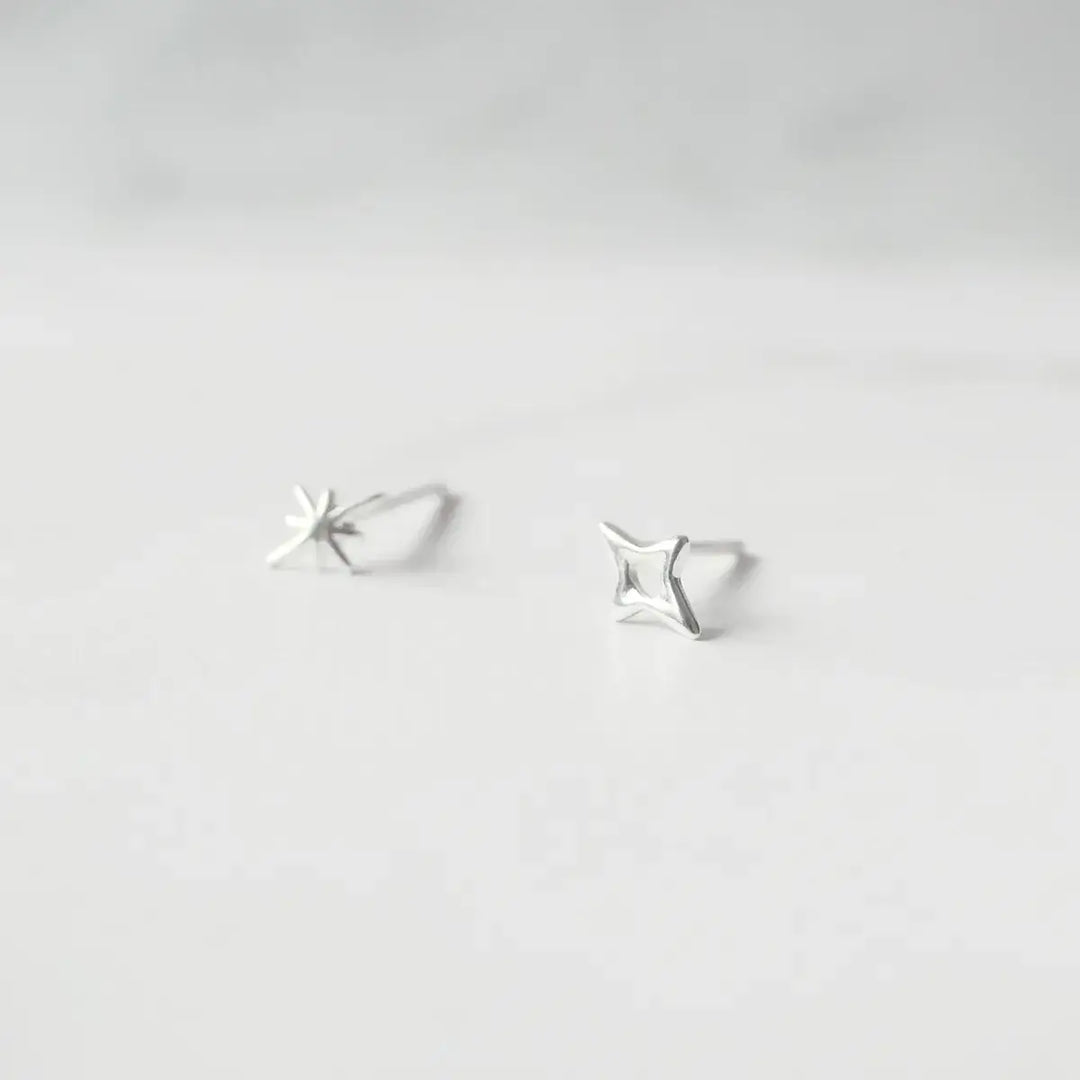 アシンメトリースター スタッドピアス（シルバー925）| SMUK公式通販