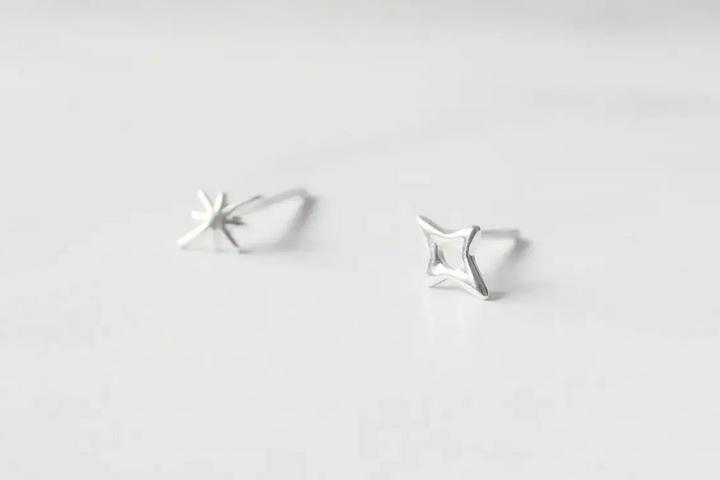 アシンメトリースター スタッドピアス(シルバー925)| SMUK公式通販 アシンメトリースター スタッドピアス(シルバー925)| SMUK公式通販