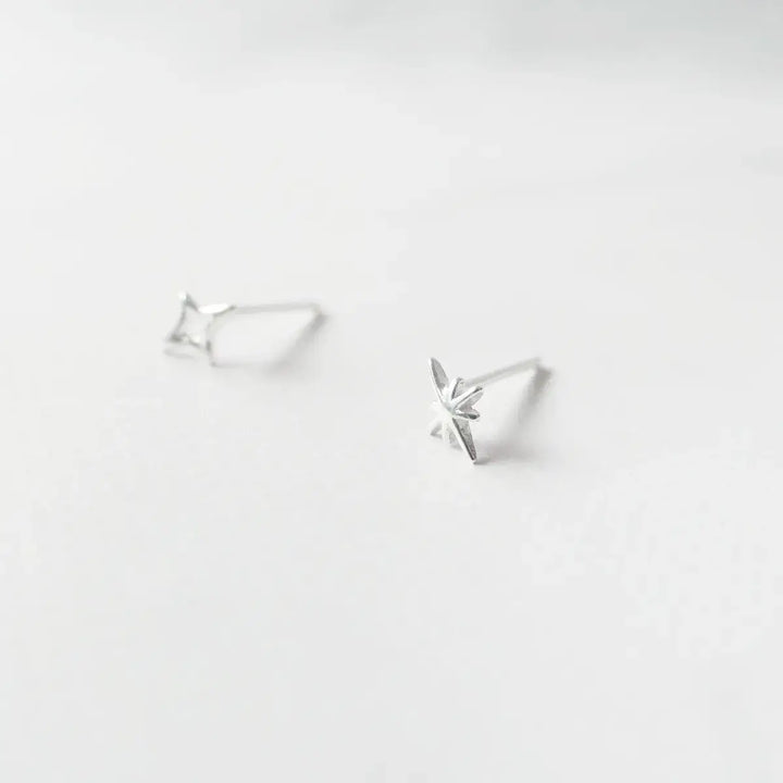 純銀 Sterling silver スターリングシルバー　ピアスドバスケット アシンメトリースター スタッドピアス（シルバー925）| SMUK公式通販