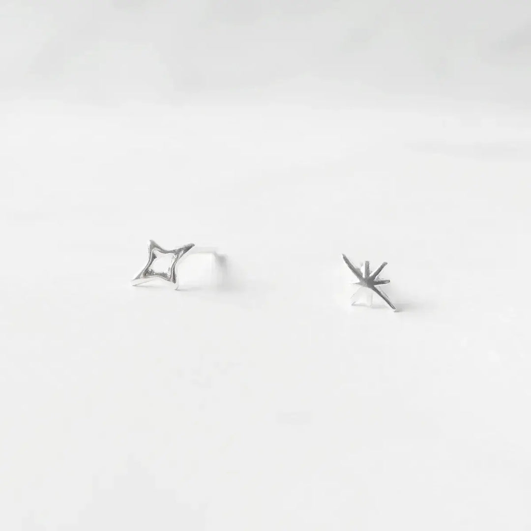 アシンメトリースター スタッドピアス（シルバー925）| SMUK公式通販