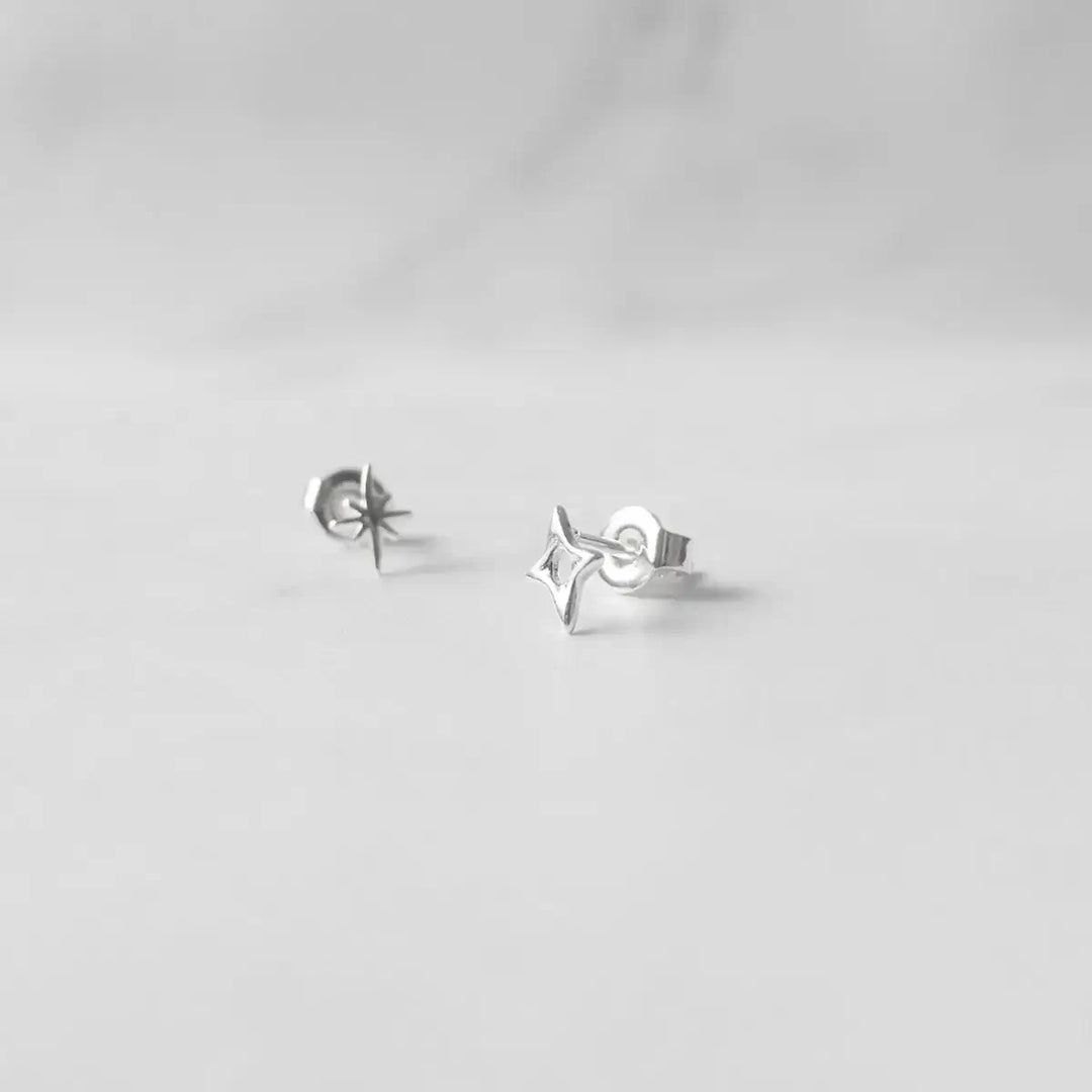 アシンメトリースター スタッドピアス(シルバー925)| SMUK公式通販 アシンメトリースター スタッドピアス(シルバー925)| SMUK公式通販