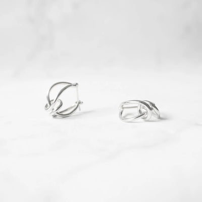 クロスライン フープピアス（シルバー925・14Kホワイトゴールドプレーティング）、鏡面仕上げ、金属アレルギー対応