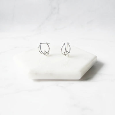 クロスライン フープピアス（シルバー925・14Kホワイトゴールドプレーティング）、鏡面仕上げ、金属アレルギー対応