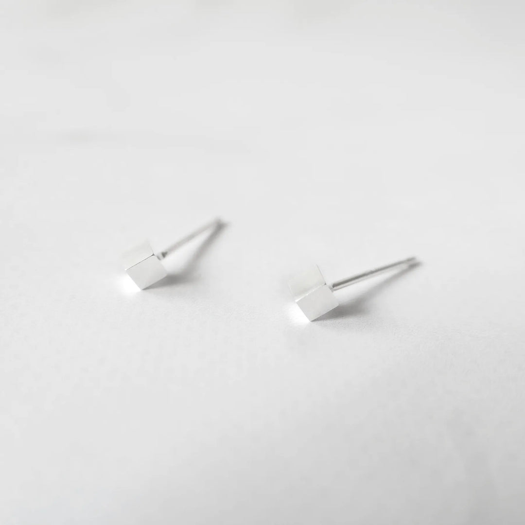 キューブ スタッドピアス（シルバー925） | SMUK公式通販