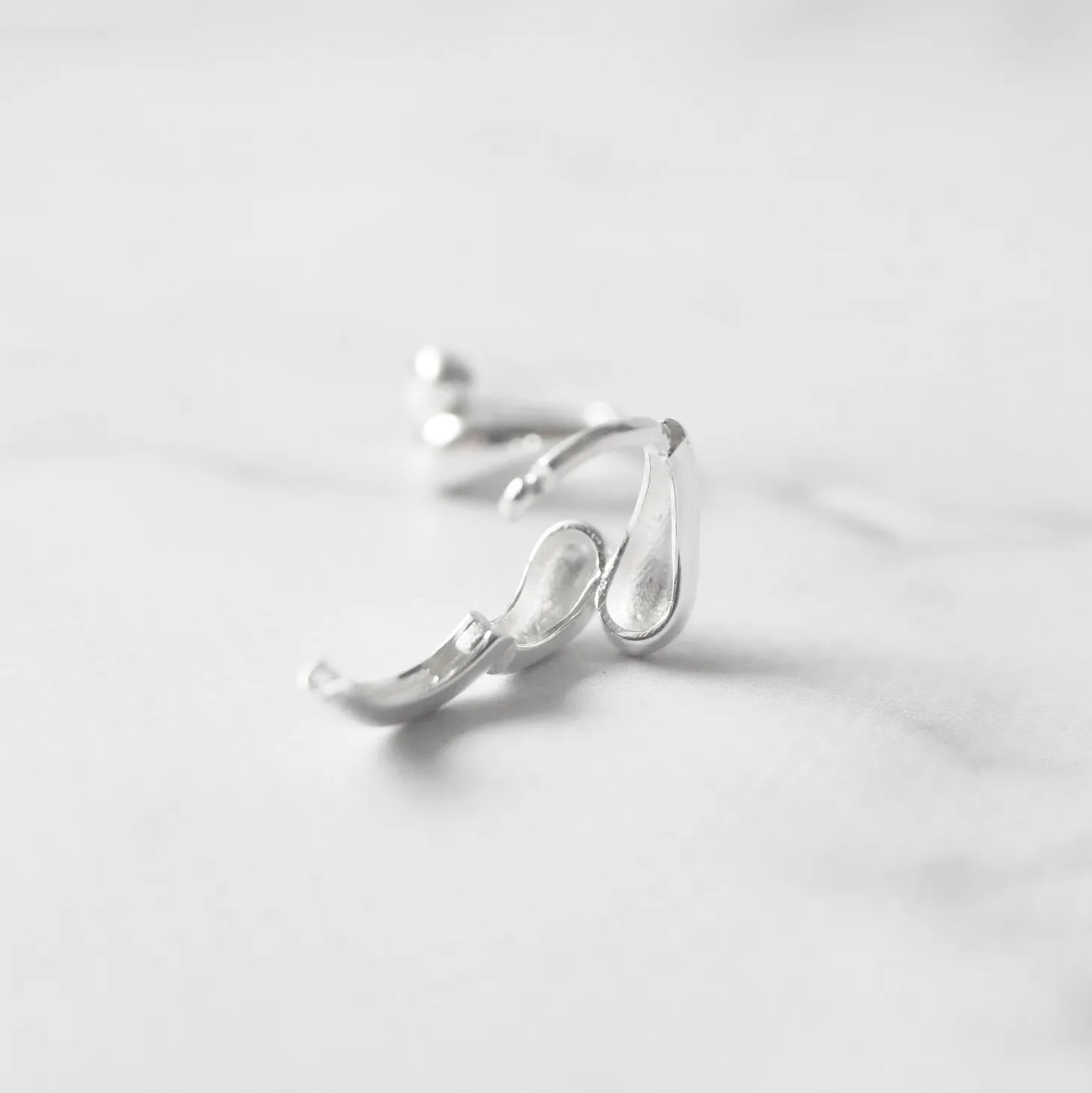 ダブルサークル ドロップ ハギーピアス（シルバー925）、金属アレルギー対応