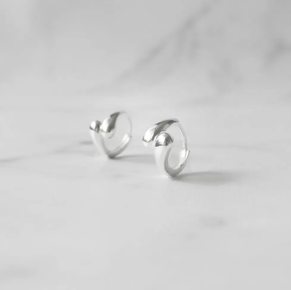 ダブルサークル ドロップ ハギーピアス（シルバー925）、金属アレルギー対応