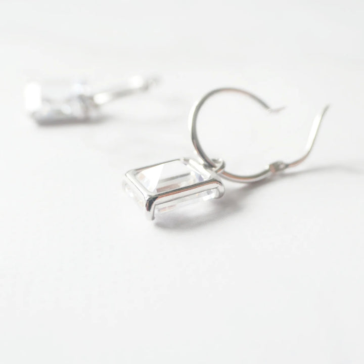 エメラルドカット ジルコニア フープピアス（シルバー925