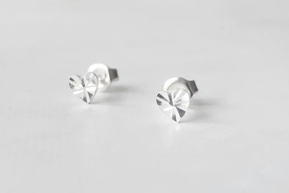 ハートカット スタッドピアス（シルバー925） | SMUK公式通販
