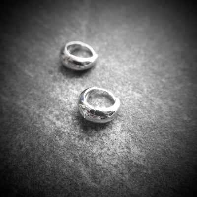 【SE230406】Sterling Silver Huggie Earrings
