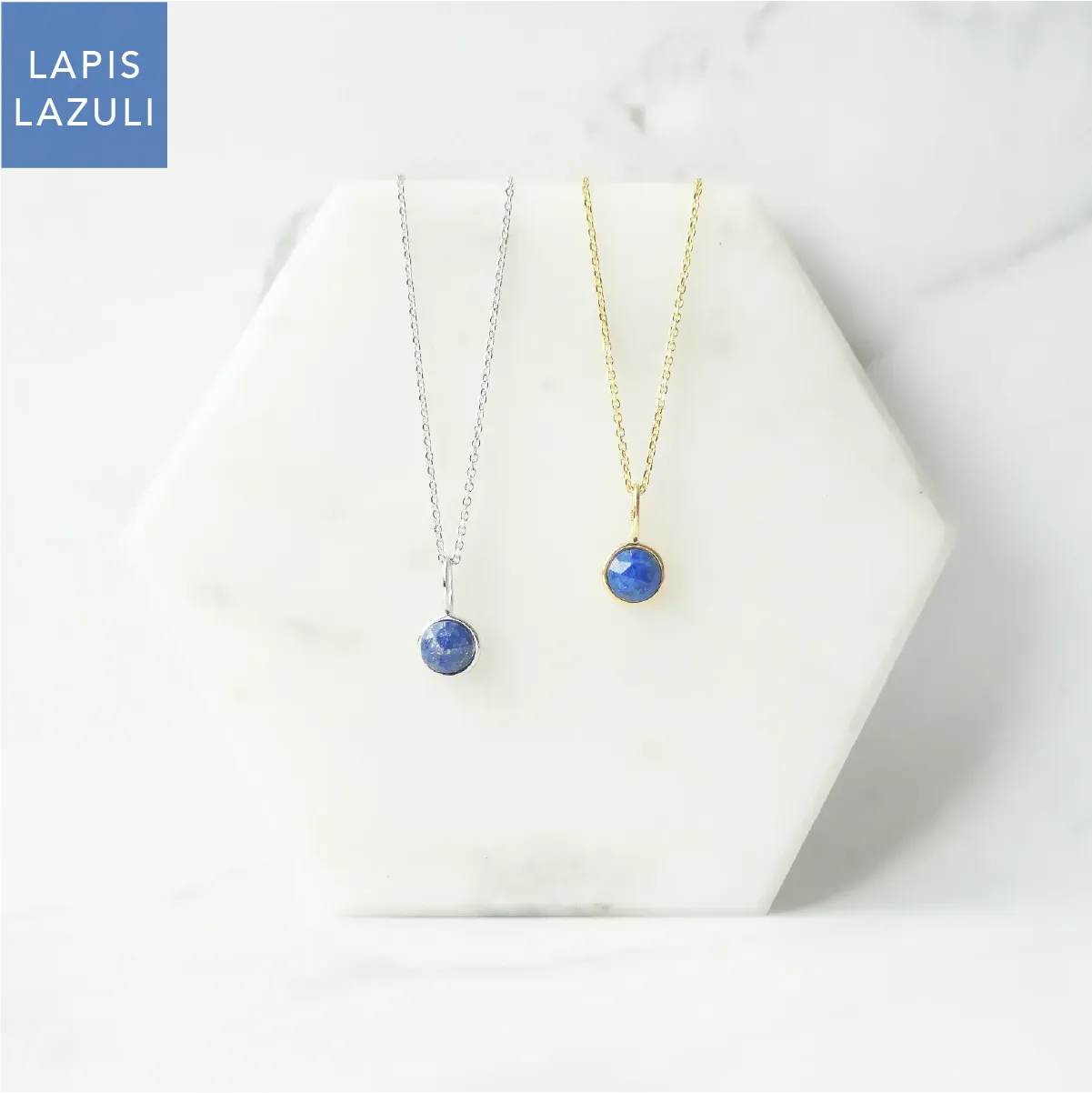 ラピスラズリの深い青を引き立てるシルバーとゴールドの2本セット。シルバー925素材で、ロジウムと18Kゴールドの異なる輝きを楽しめるジュエリー。金属アレルギー対応。
Set of two Lapis Lazuli necklaces in 925 sterling silver—one rhodium plated and one 18K gold plated—highlighting the deep blue with contrasting tones. Suitable for metal allergy sufferers.