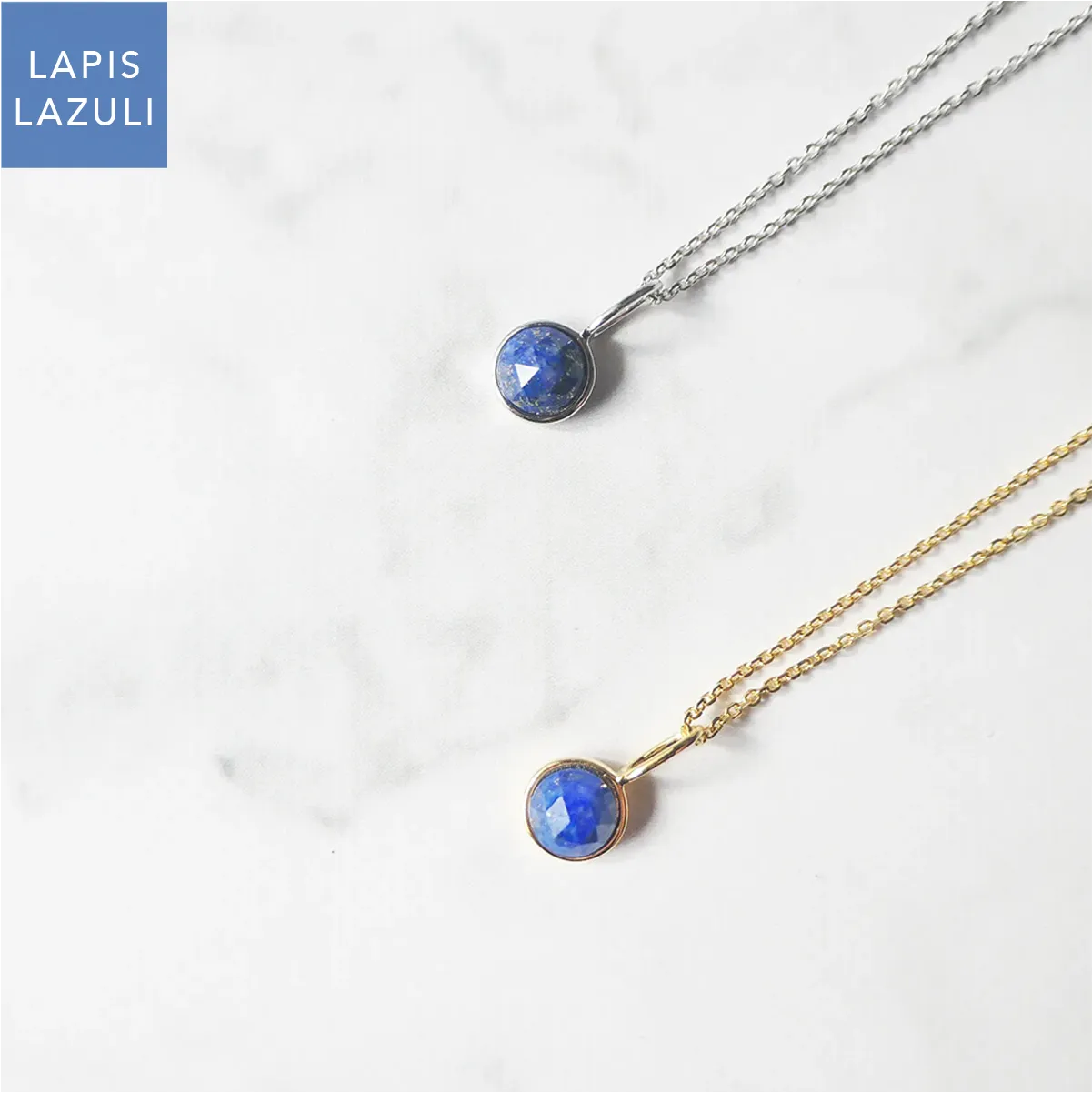 ラピスラズリの深い青を引き立てるシルバーとゴールドの2本セット。シルバー925素材で、ロジウムと18Kゴールドの異なる輝きを楽しめるジュエリー。金属アレルギー対応。
Set of two Lapis Lazuli necklaces in 925 sterling silver—one rhodium plated and one 18K gold plated—highlighting the deep blue with contrasting tones. Suitable for metal allergy sufferers.