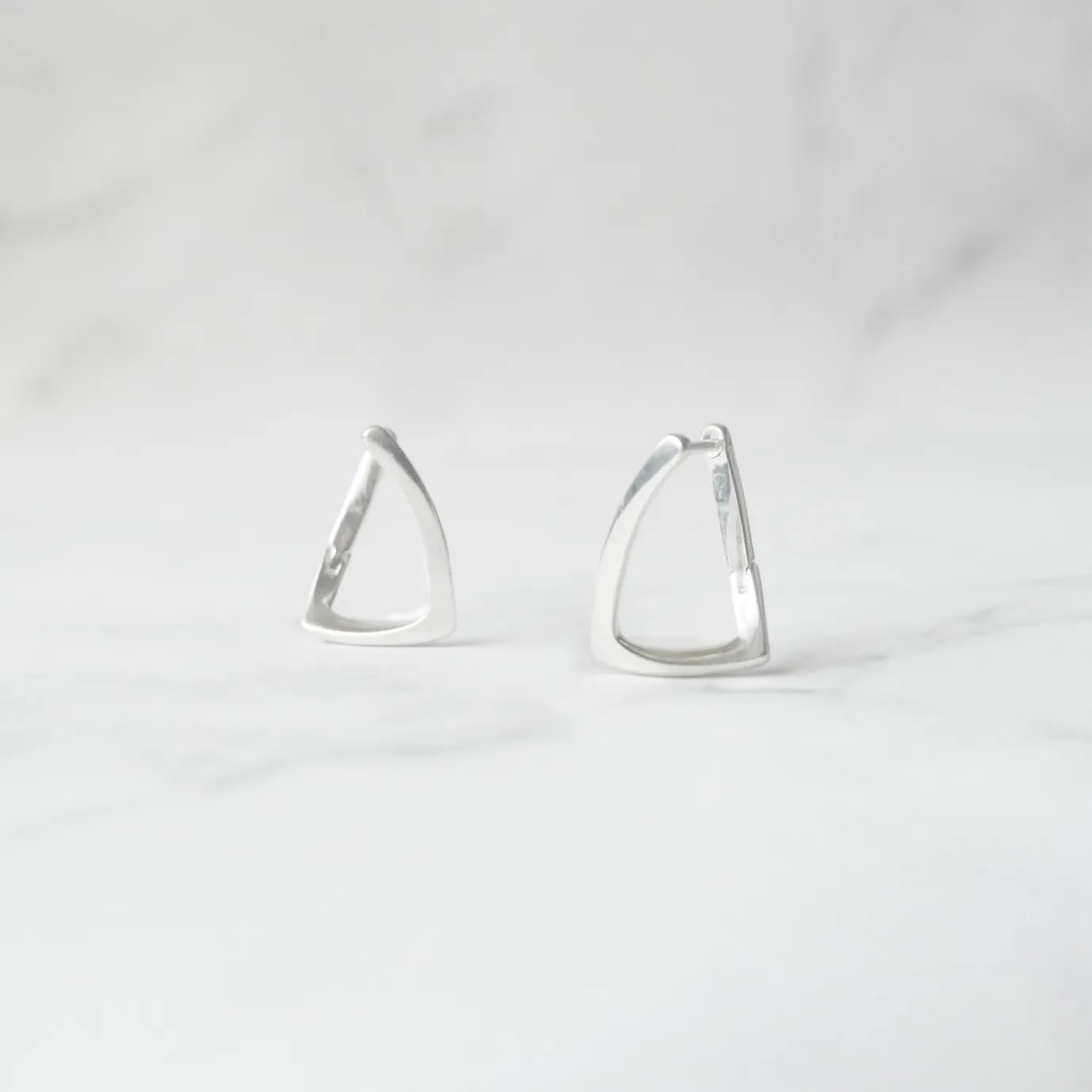 シンプルライン フープピアス、シルバー925、金属アレルギー対応