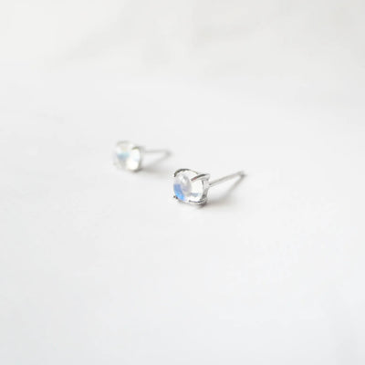 ムーンストーン スタッドピアス（シルバー925／ロジウムプレーティング）