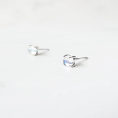 ムーンストーン スタッドピアス（シルバー925／ロジウムプレーティング）