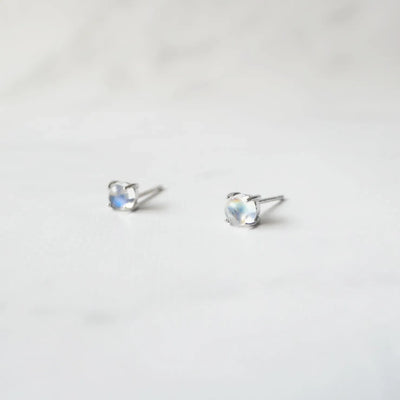 ムーンストーン スタッドピアス（シルバー925／ロジウムプレーティング）