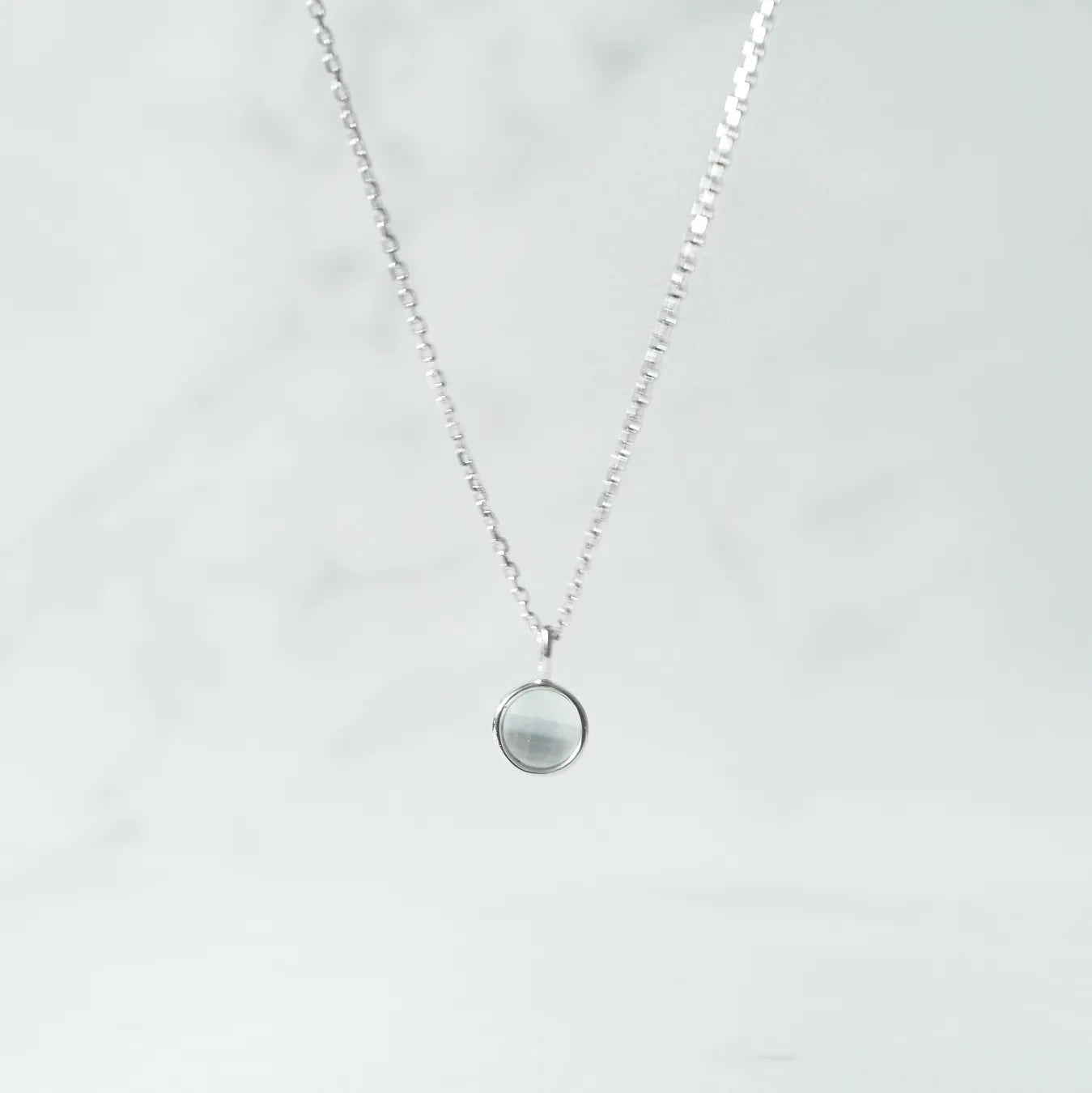 柔らかな光沢のマザーオブパールネックレス（シルバー925／ロジウムプレーティング）／金属アレルギー対応